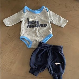 Nike newborn 2 piece bodysuit and pant set